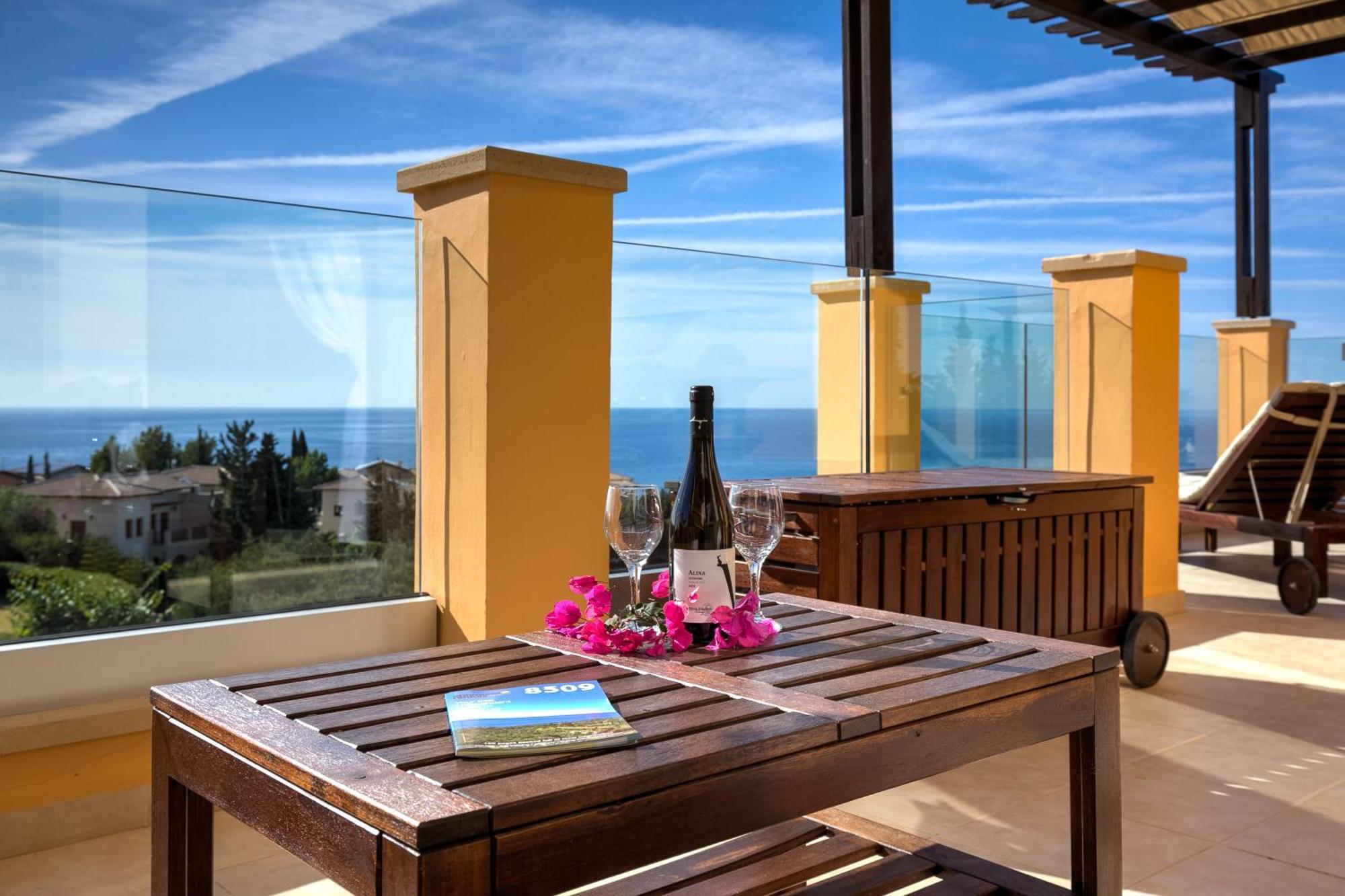 2 Bedroom Apartment Thalassa With Sea And Sunset Views, Aphrodite Hills Resort 코우클리아 외부 사진
