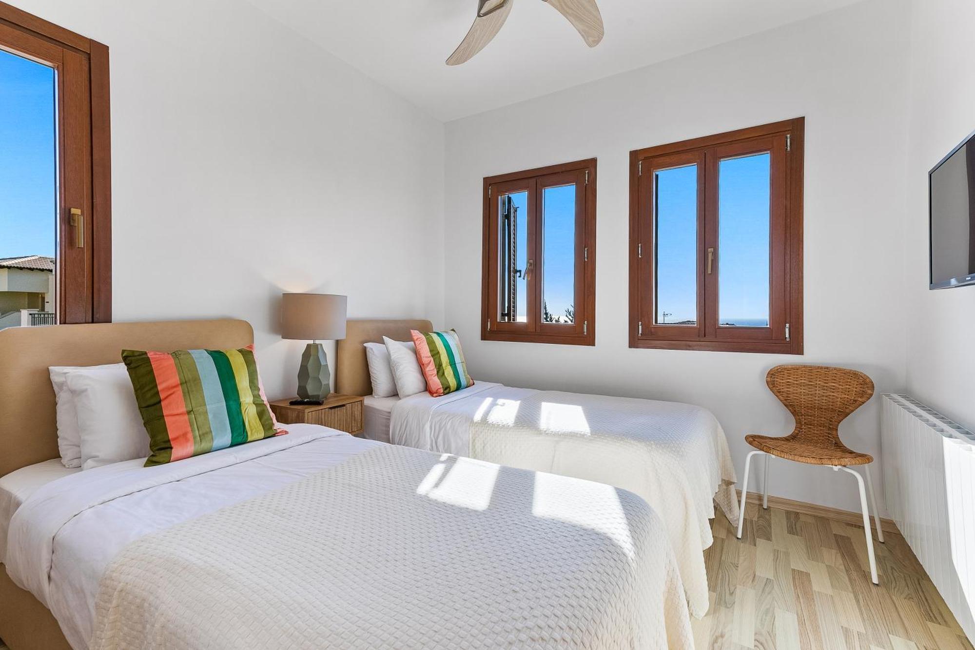 2 Bedroom Apartment Thalassa With Sea And Sunset Views, Aphrodite Hills Resort 코우클리아 외부 사진