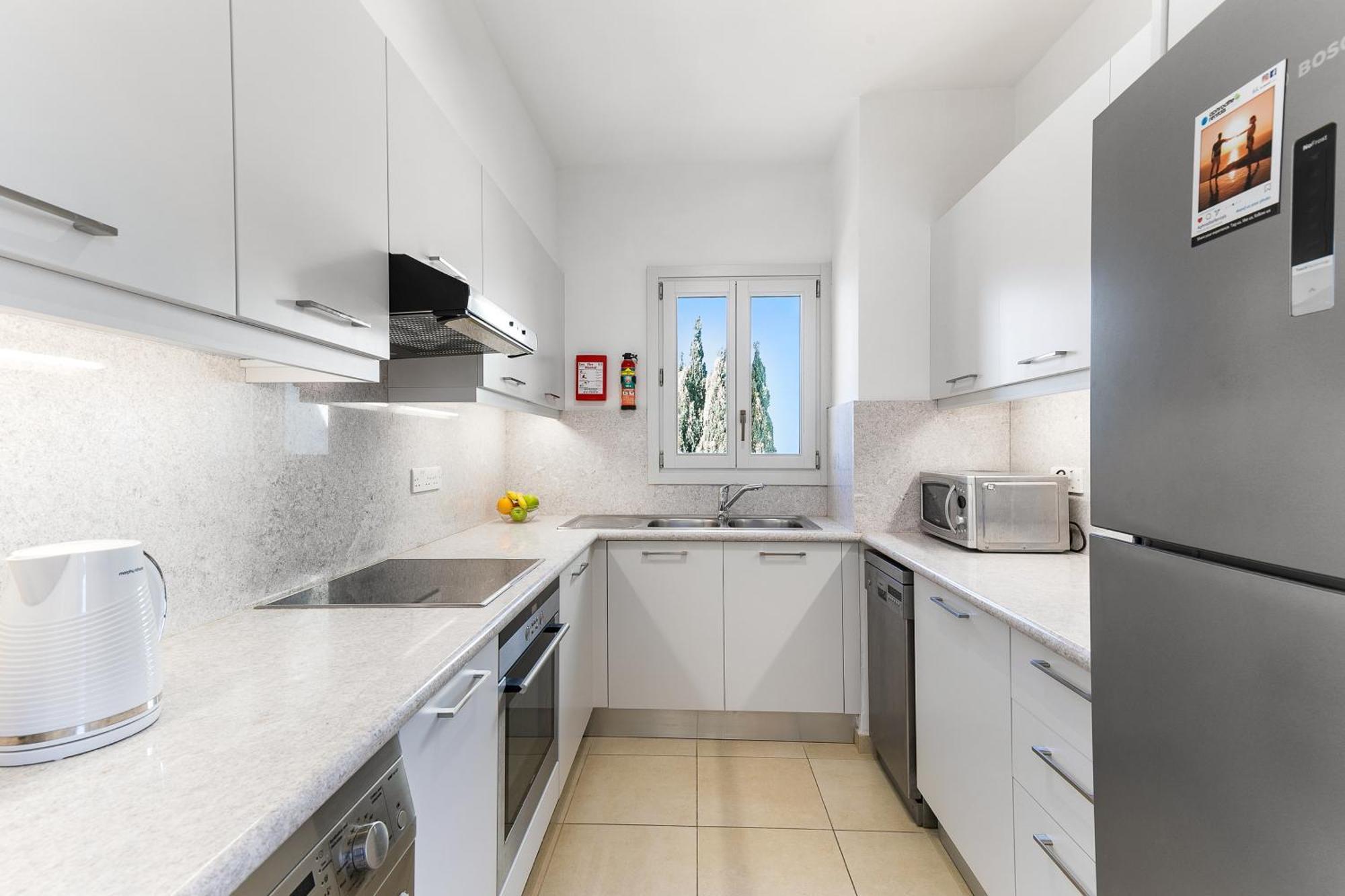 2 Bedroom Apartment Thalassa With Sea And Sunset Views, Aphrodite Hills Resort 코우클리아 외부 사진