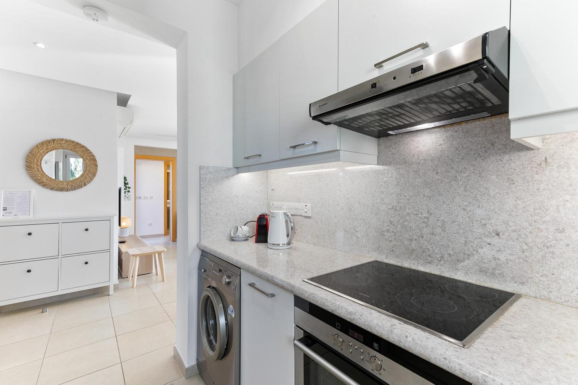 2 Bedroom Apartment Thalassa With Sea And Sunset Views, Aphrodite Hills Resort 코우클리아 외부 사진